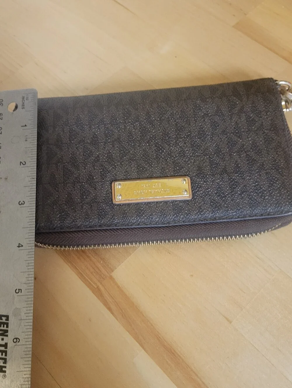 Michael Kors Women's Jet Set Travel Multifunction Phone Case Brown